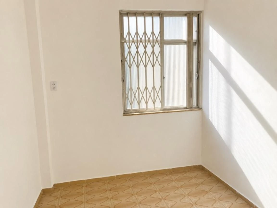 Apartamento com 2 quartos e banheiro com box de vidro — photo 19