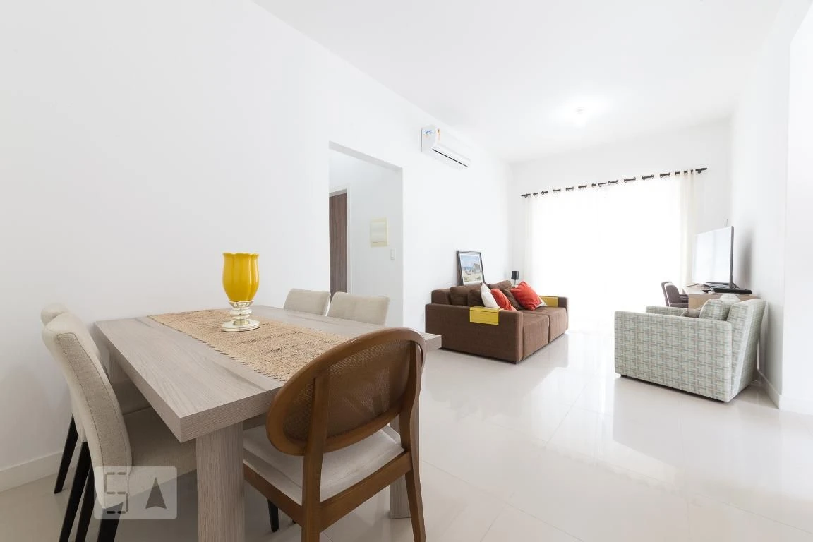 Glass-enclosed balcony in a 2-bedroom apartment, 189 m²