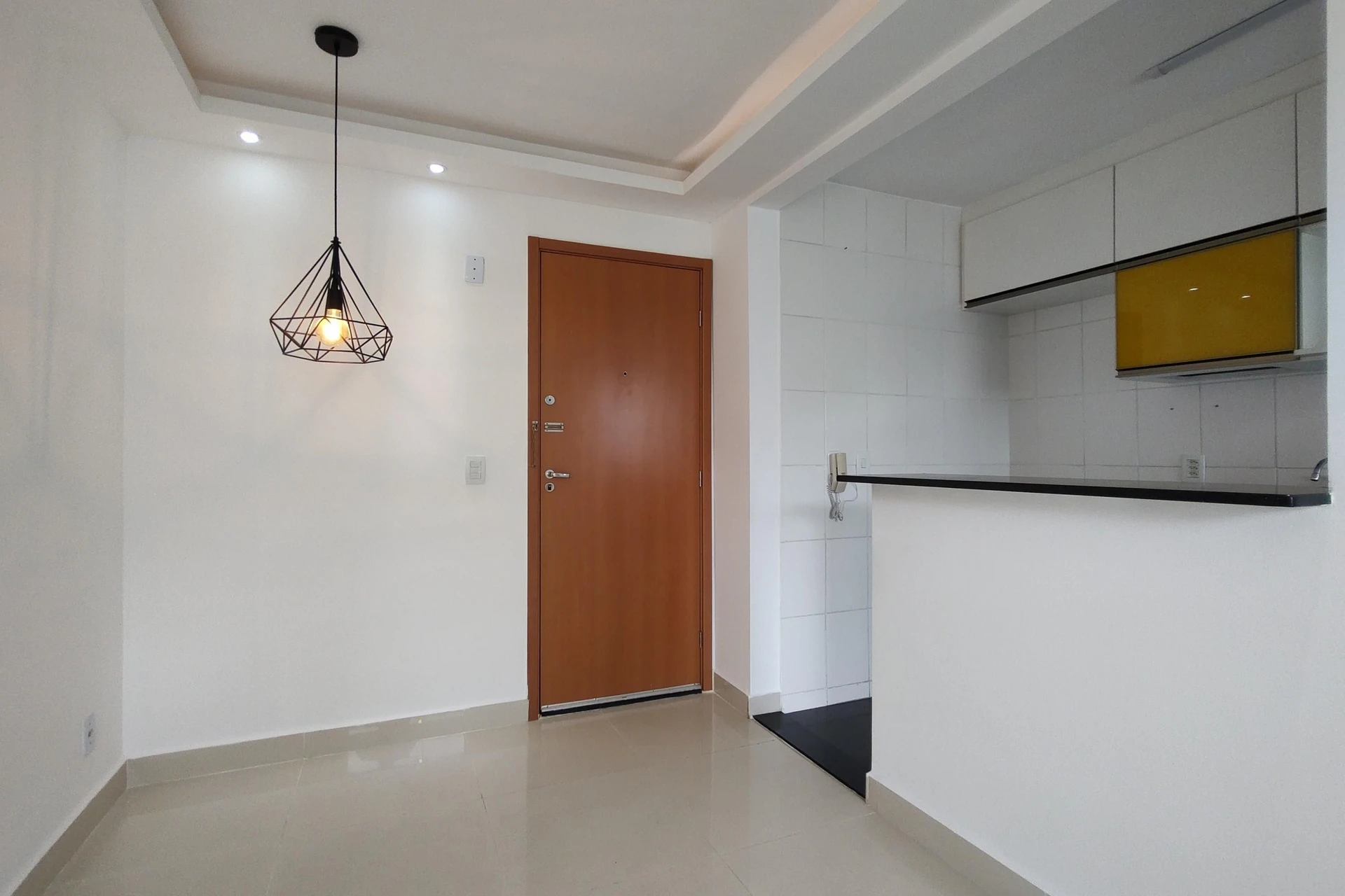 2-bedroom apartment in a building with a gym — photo 2