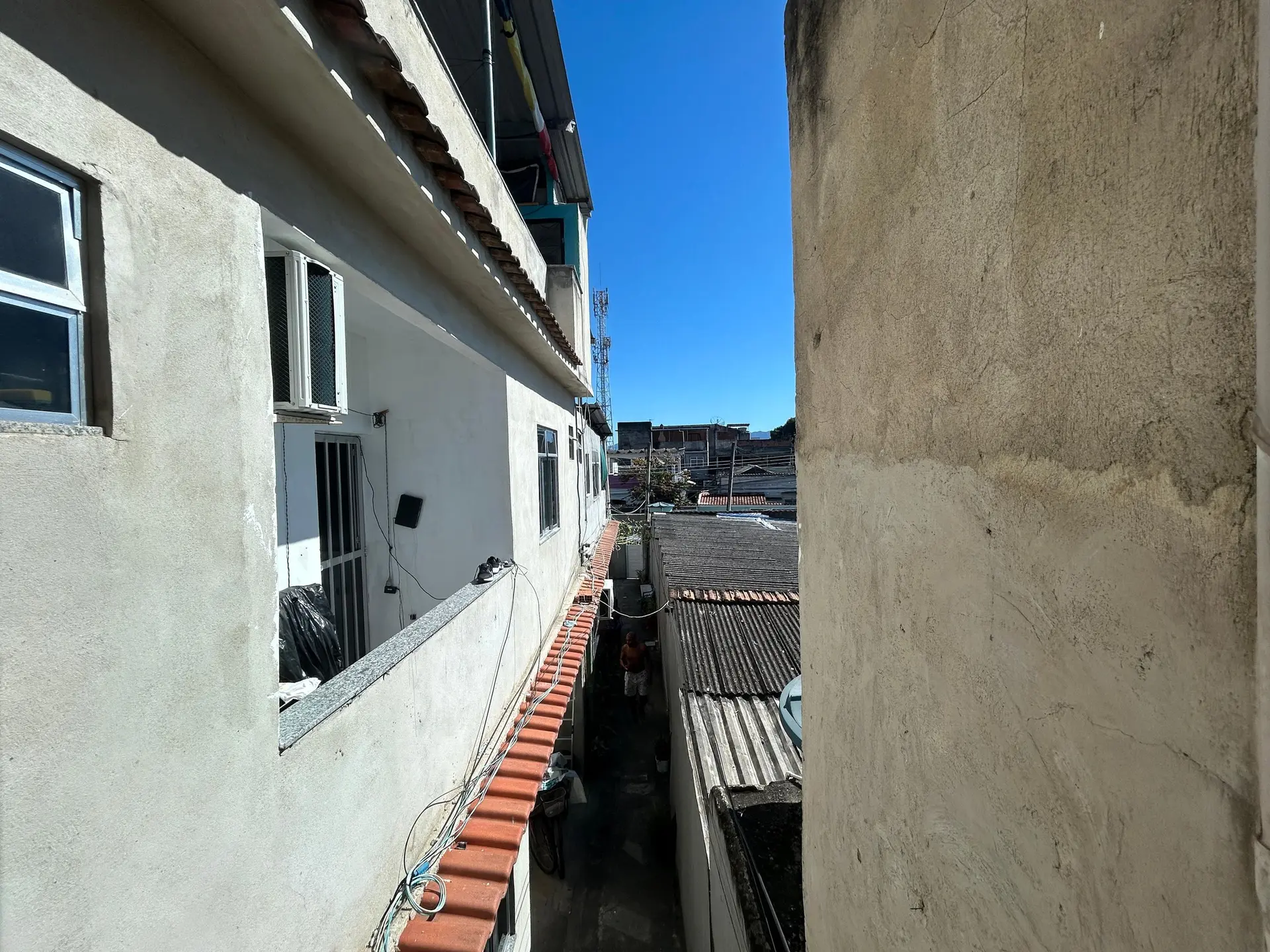 Rental house with 2 en-suite bedrooms and balcony — photo 10