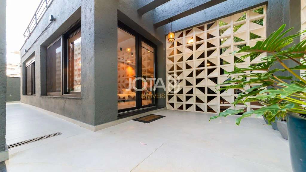 4 en-suite bedrooms, integrated kitchen house, 678 m²