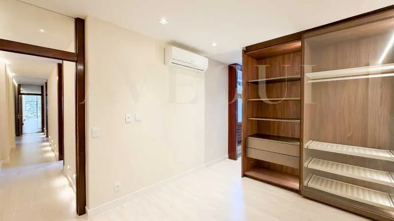 Floor-to-ceiling windows in a 3-bedroom apartment, 170 m² — photo 6