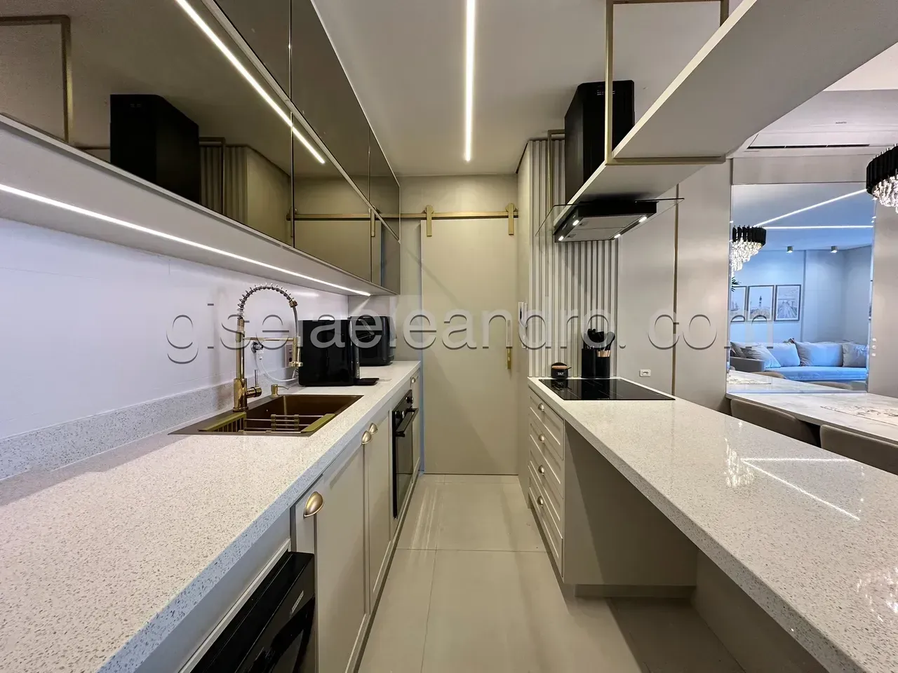 Apartamento amueblado con 3 dormitorios y cocina abierta — photo 17