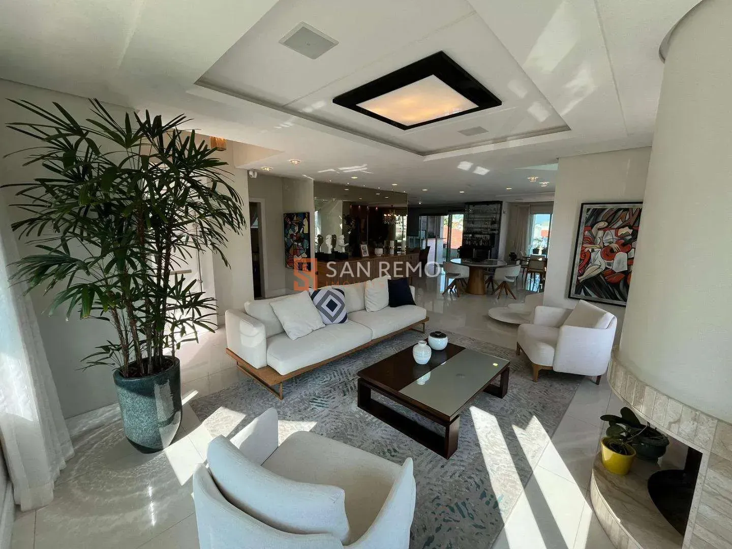 4 en-suite bedrooms in a 390 m² house with 4 parking spots