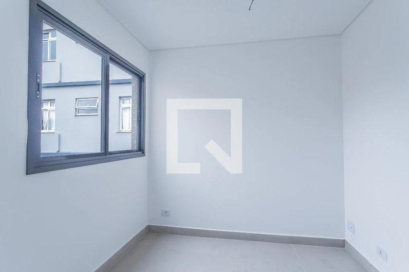 Balcony with a grill in a one-bedroom apartment, 35 m² — photo 29