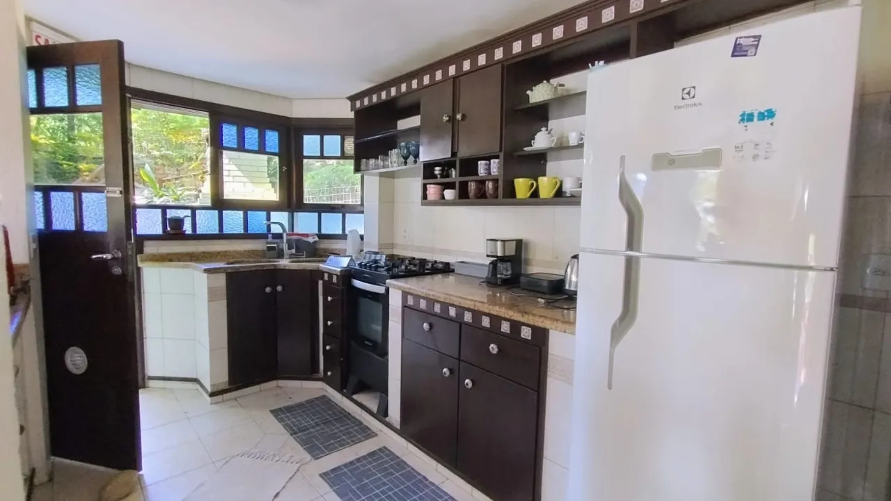 Меблированный дом на 4 спальни, 400 м² площади — photo 7