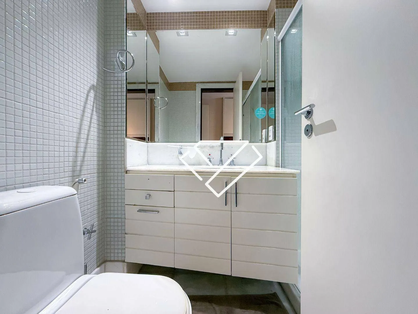 Furnished apartment with 4 en-suites and 258 m² — photo 26