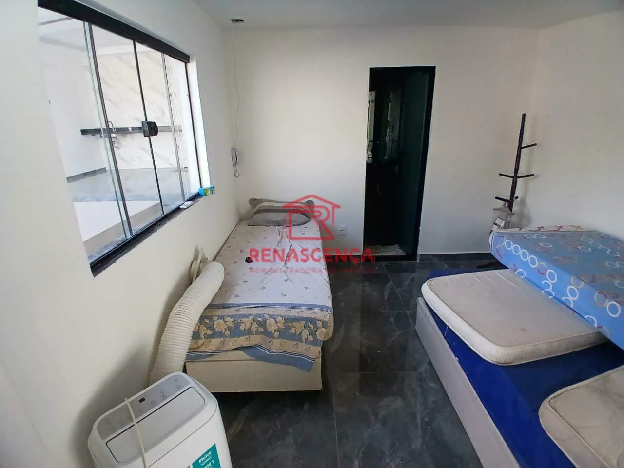 House with 5 bedrooms and 4 bathrooms, separate kitchen — photo 26