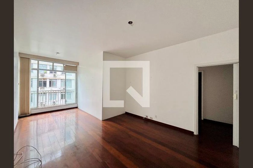 3-bedroom apartment with wood or laminate floors — photo 13