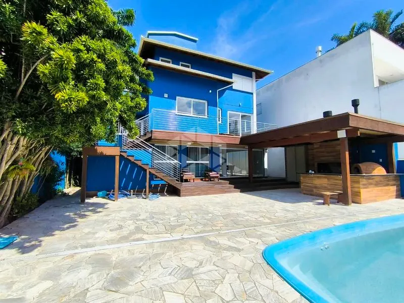 4-bedroom house with floor-to-ceiling windows — photo 42