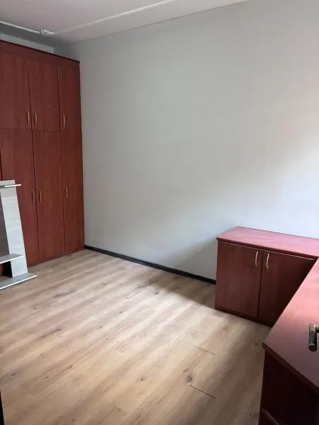 Home office in a 3-bedroom apartment, 160 m² — photo 12