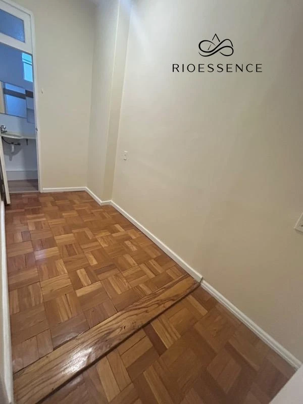 Apartment, 50 m², with wood or laminate floors — photo 20