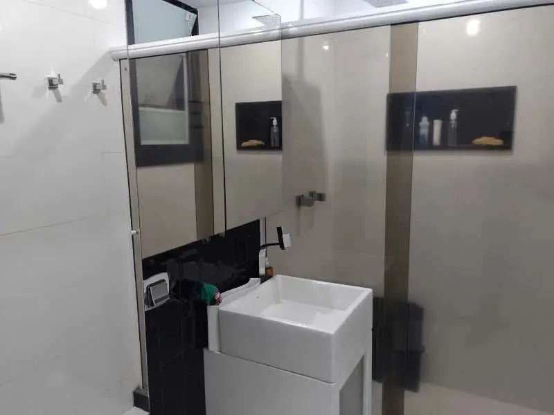 Furnished 3-bedroom apartment with glass balcony — photo 11
