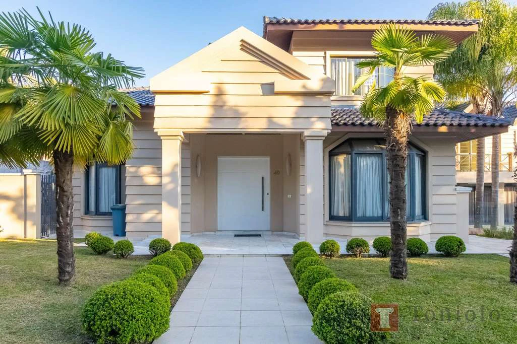 Rental house with 6 bedrooms and 7 bathrooms — photo 3