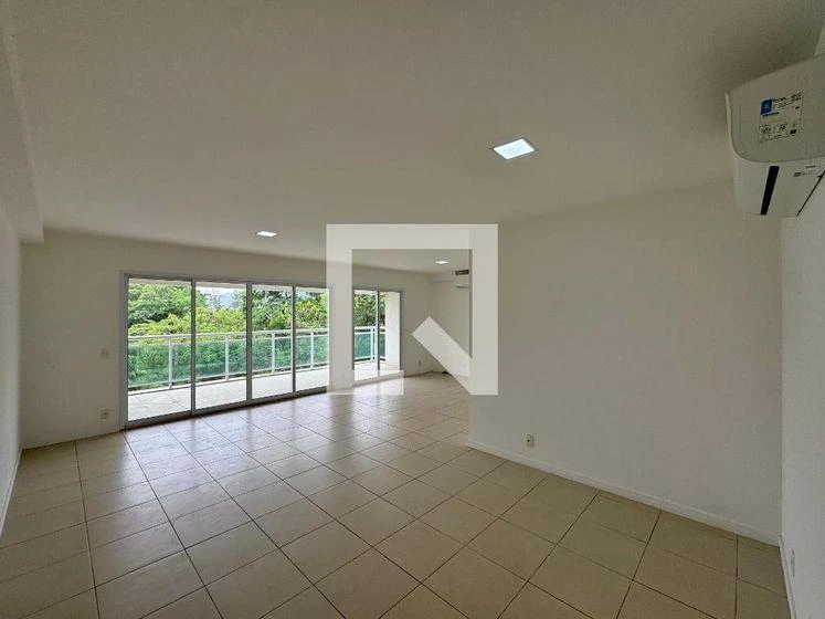 158 m² apartment with a park view and a grill on the balcony