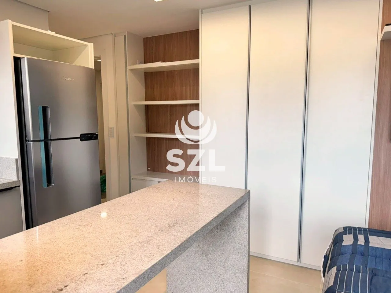 Furnished 1-bedroom apartment with an open-plan kitchen