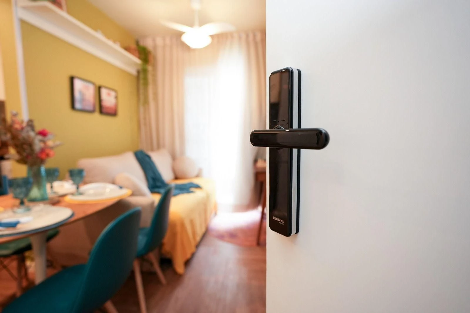 Apartamento mobiliado com cozinha americana e varanda envidraçada — photo 4