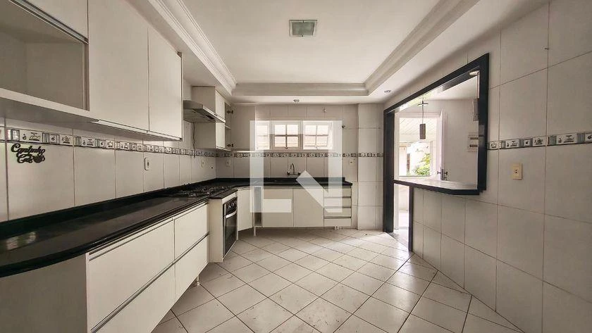 Дом 200 м² с панорамными окнами и грилем на балконе — photo 2