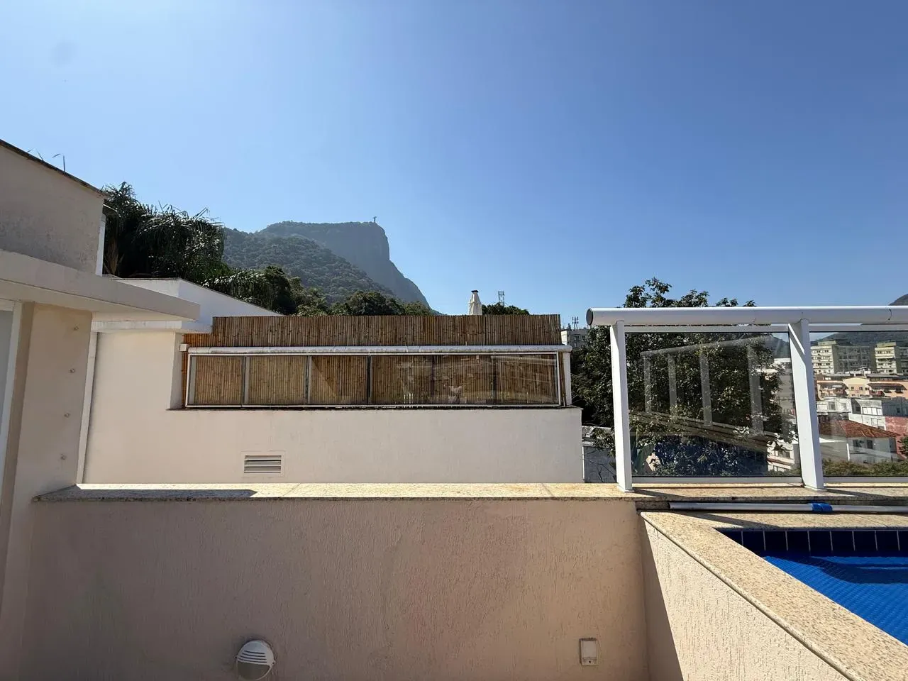 Furnished 470 m² house with 4 en-suite bedrooms and pool — photo 52