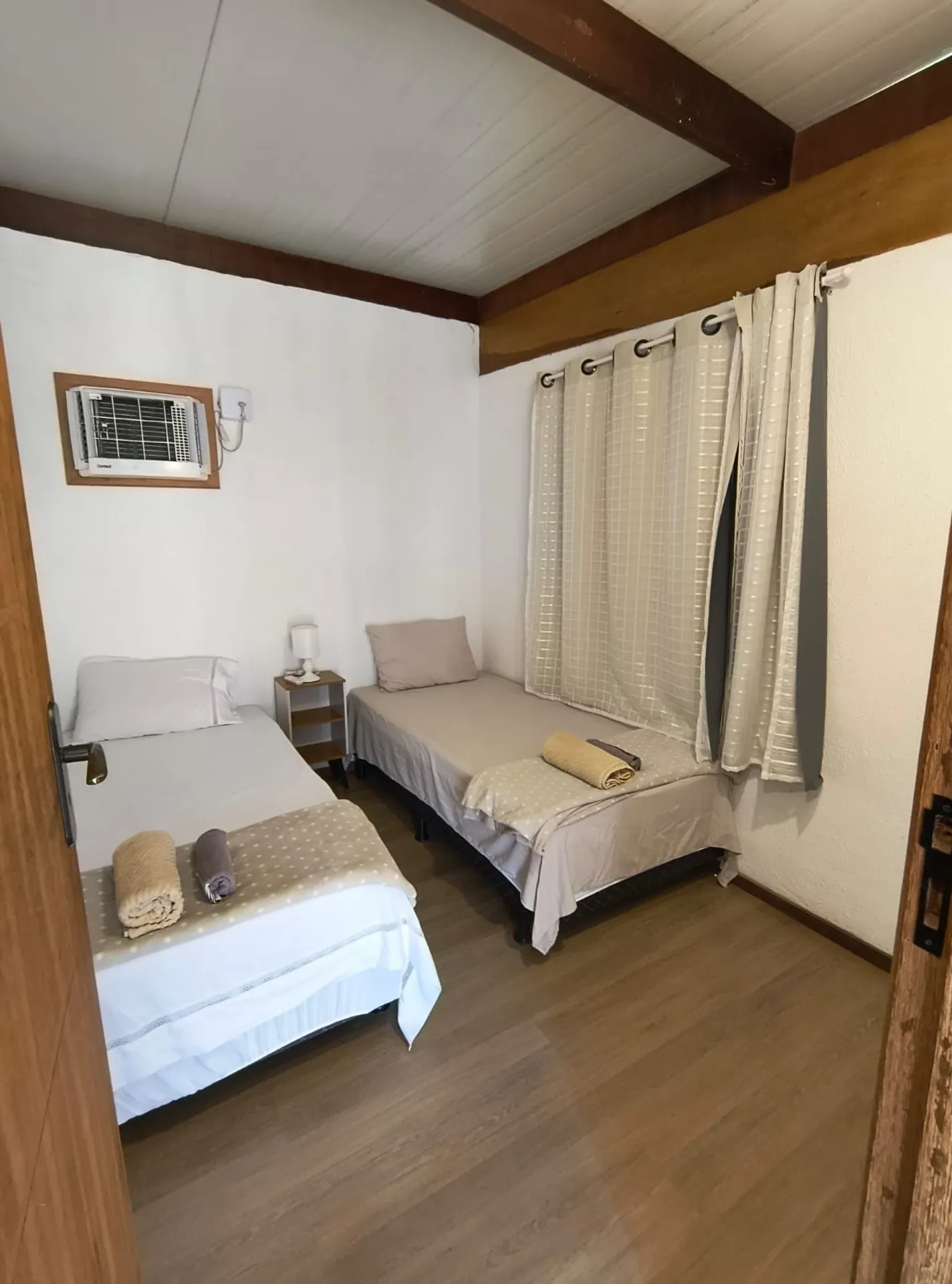 Furnished house, 180 m², with floor-to-ceiling windows — photo 4