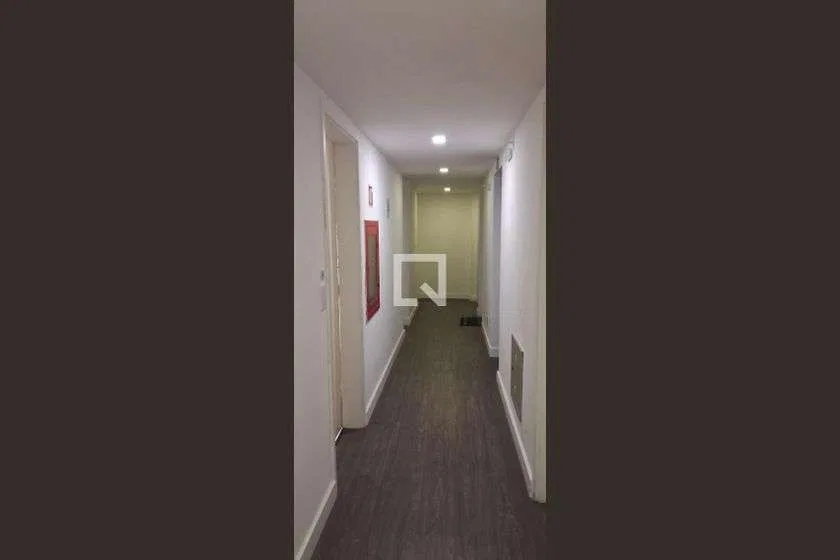 2-bedroom apartment in a building with a gym — photo 4