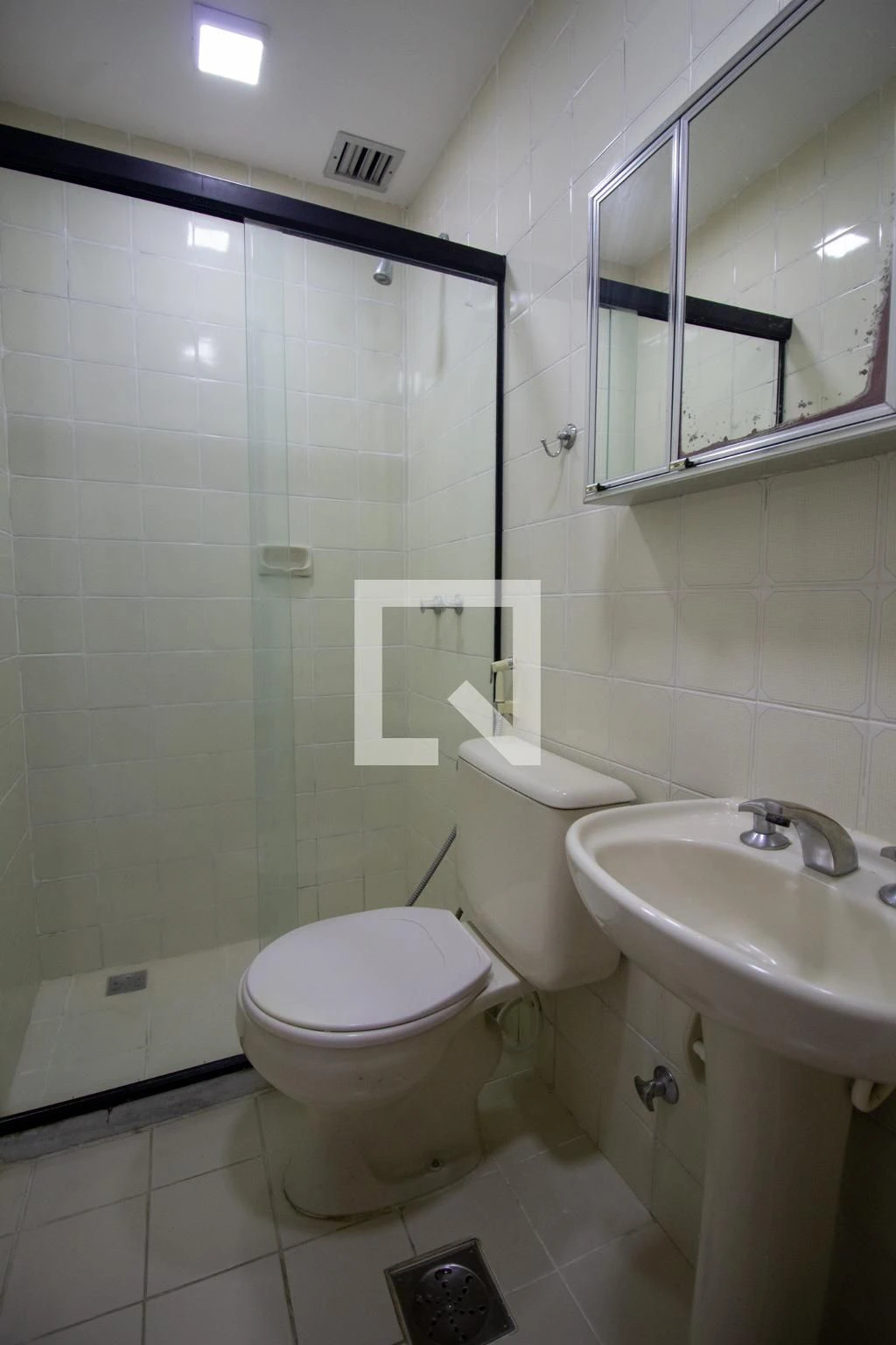 3-bedroom apartment with balcony and 2 parking spots — photo 24