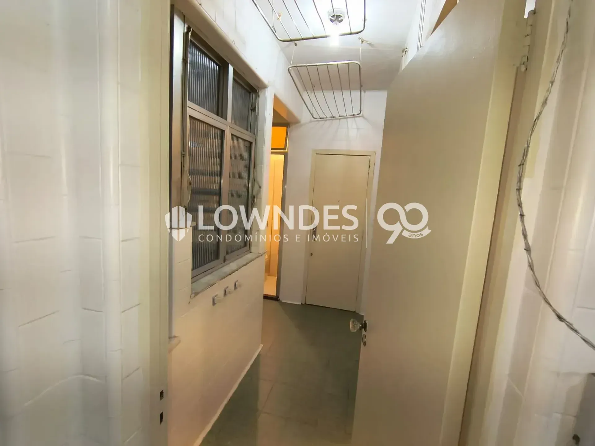 3-bedroom apartment with wood or laminate floors — photo 27