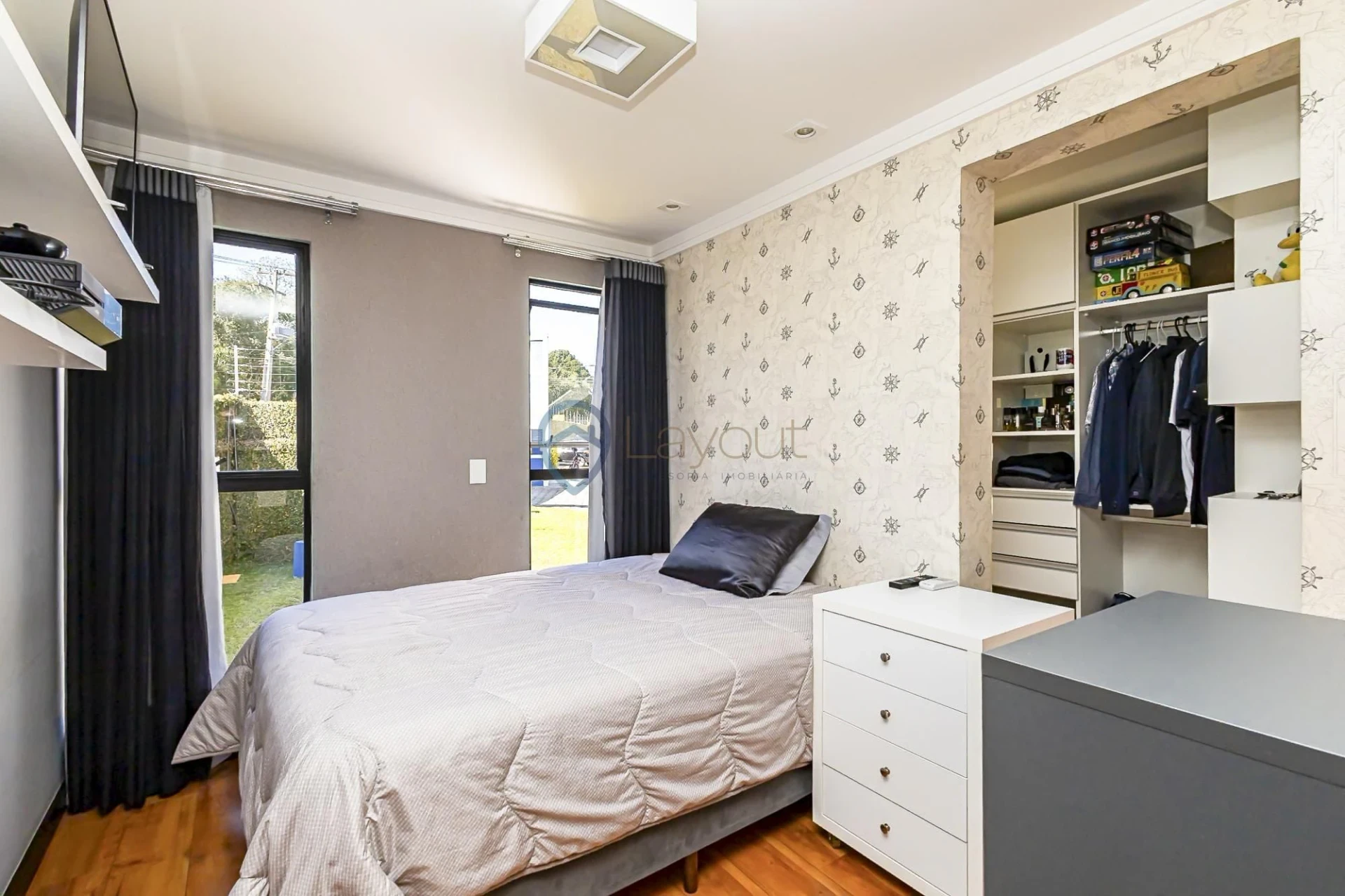 Рабочее место и 4 спальни: дом 381 м² — photo 29