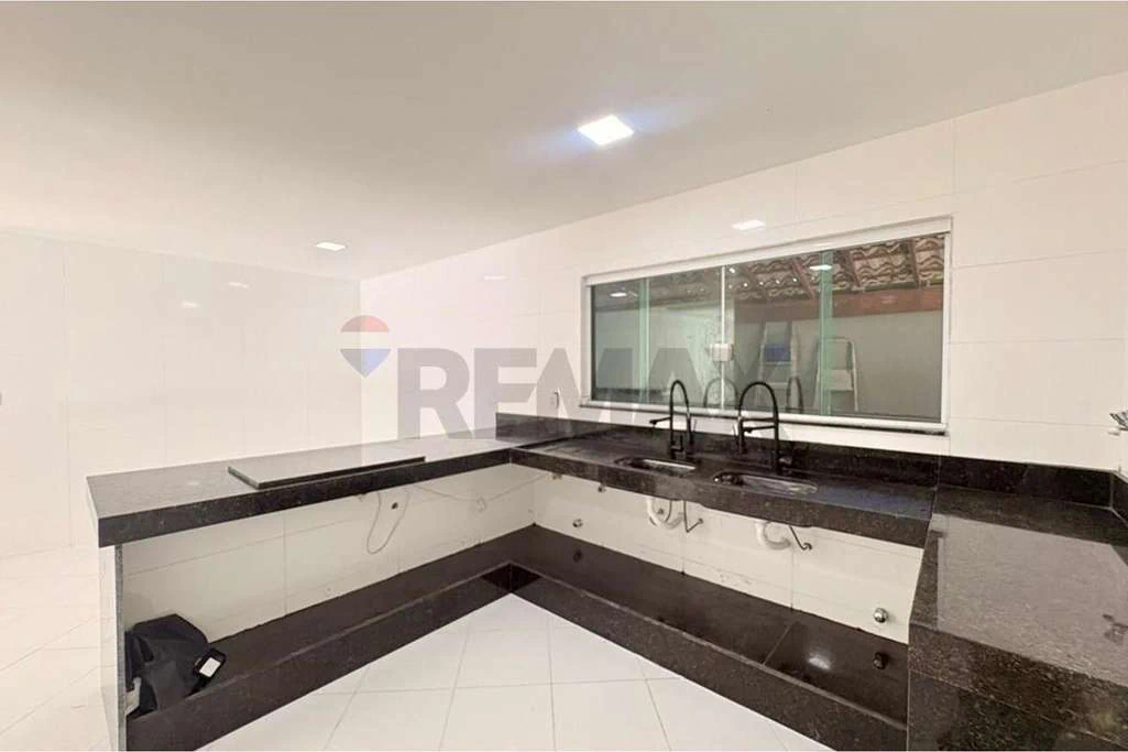 4-suite house with 305 m² and 3 parking spaces — photo 20