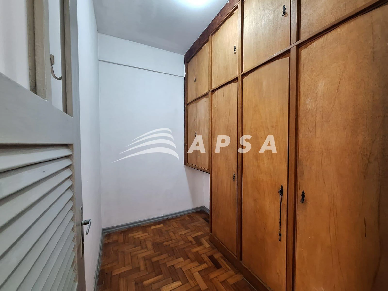 Apartment, 82 m², with wood or laminate floors — photo 18