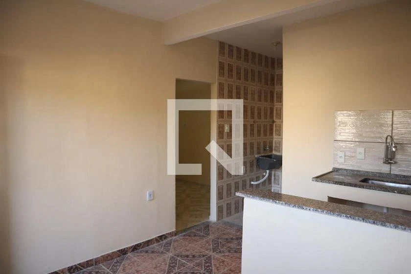 Rental house with 1 bedroom and 1 bathroom no parking