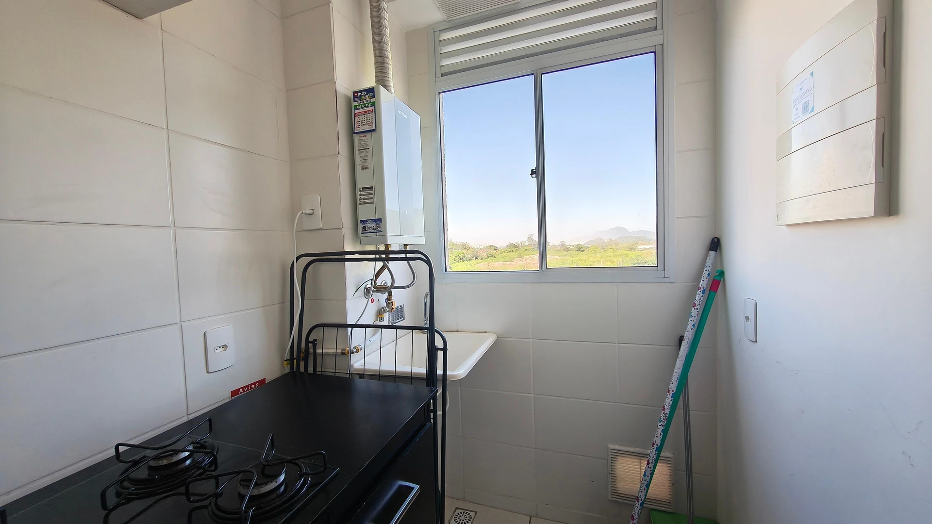 2-bedroom apartment with a mountain view — photo 10