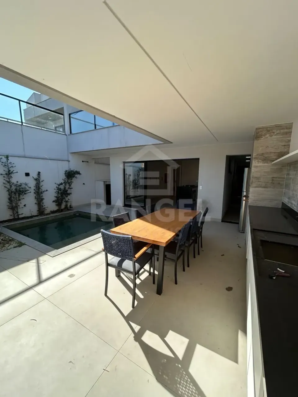 House with 3 bedrooms, 5 bathrooms, and 2 parking spaces — photo 7