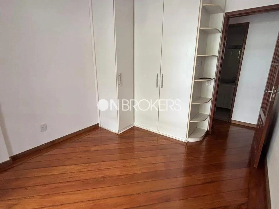 Apartment, 98 m², with wood or laminate floors — photo 4