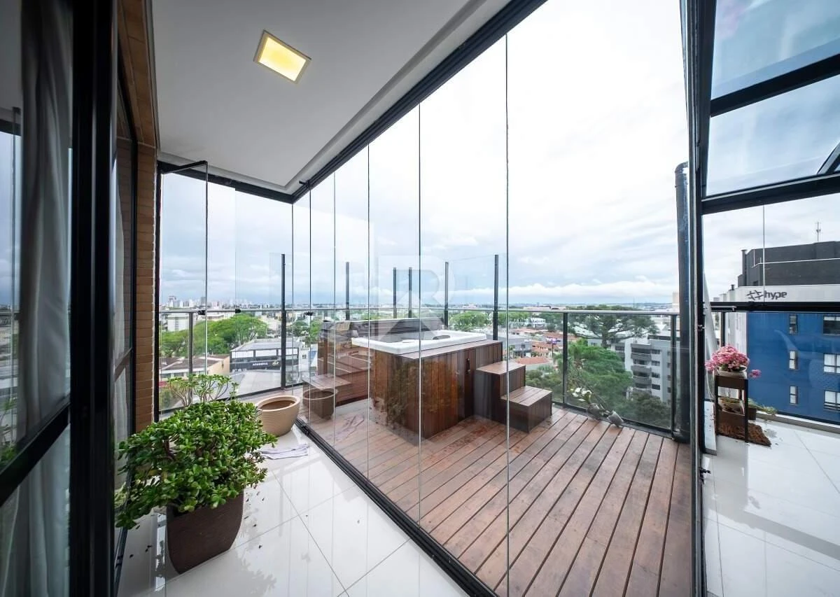 Furnished apartment, 150 m², with a glass-enclosed balcony — photo 6