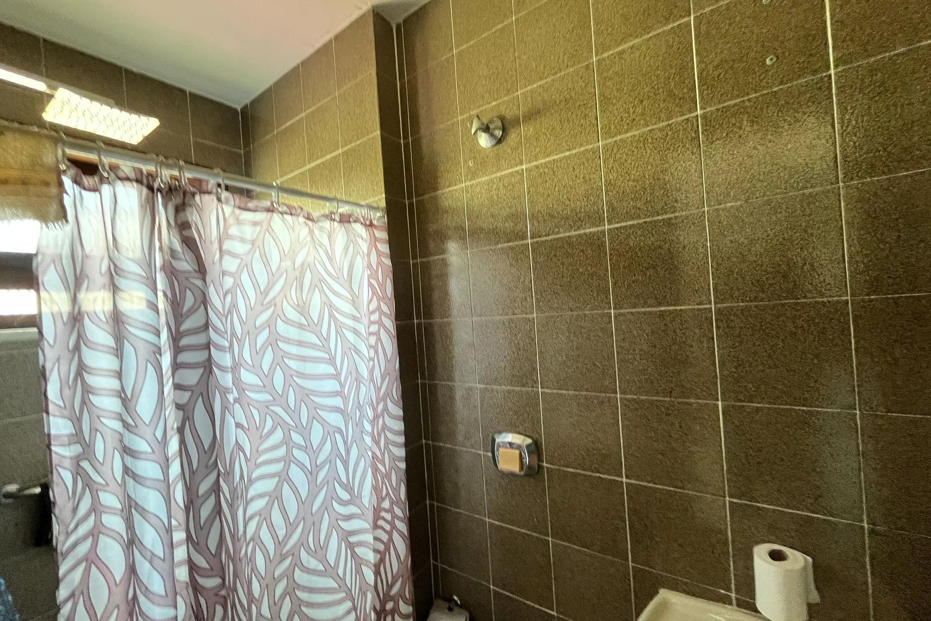 Furnished 3-bedroom apartment with laundry area — photo 44