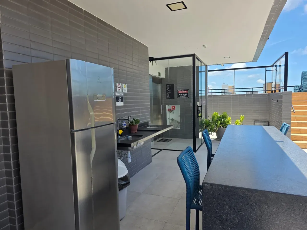 Furnished 110 m² apartment with open-plan kitchen — photo 10