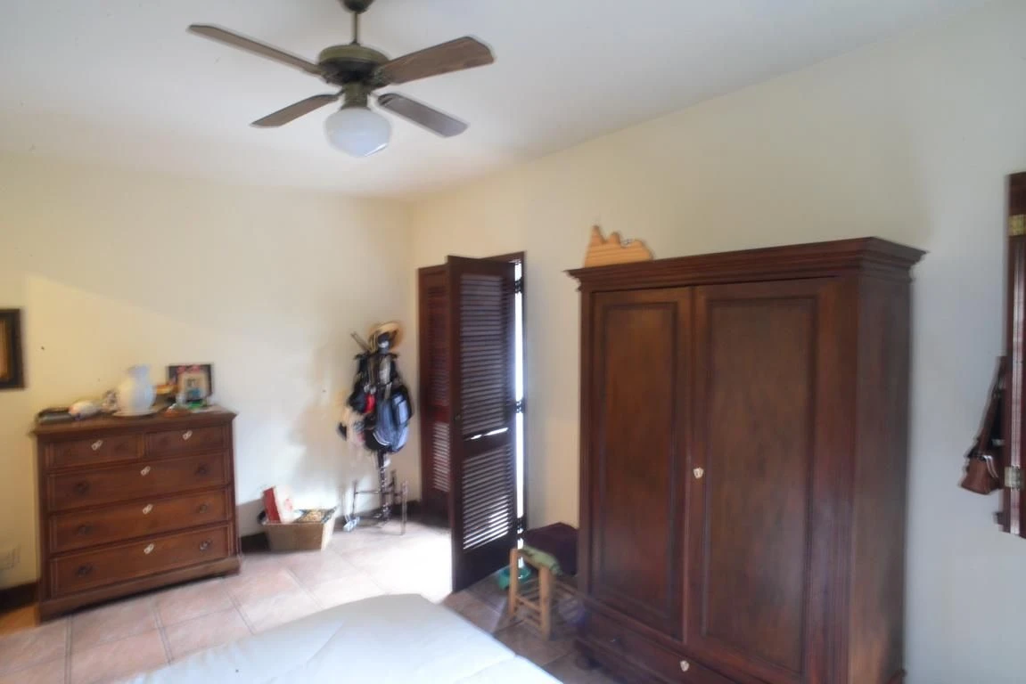 Casa mobiliada com 6 quartos e 5 suítes, com jardim — photo 49