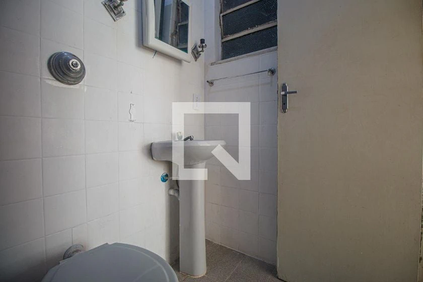 1 quarto e piso de madeira ou laminado: apartamento de 21 m² — photo 4