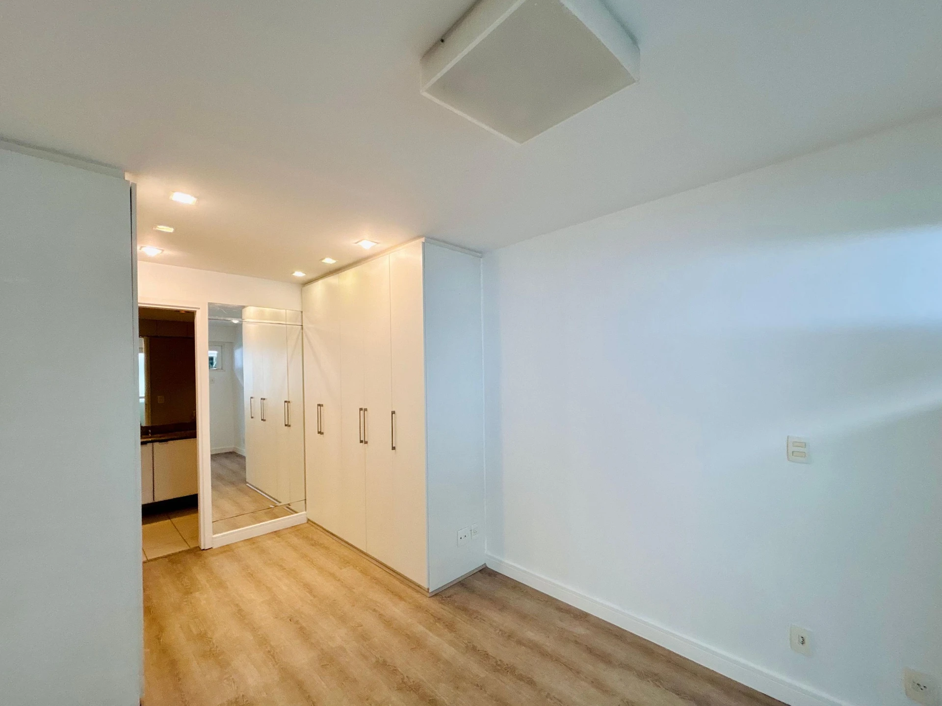 3-bedroom apartment in a building with a sauna — photo 30