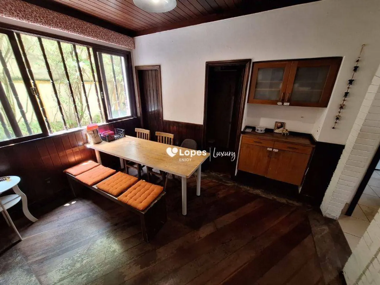 House with 5 bedrooms and 5 baths, separate kitchen — photo 15