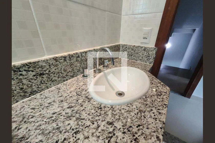 Rental apartment with 4 en-suite bedrooms and 350 m² — photo 46