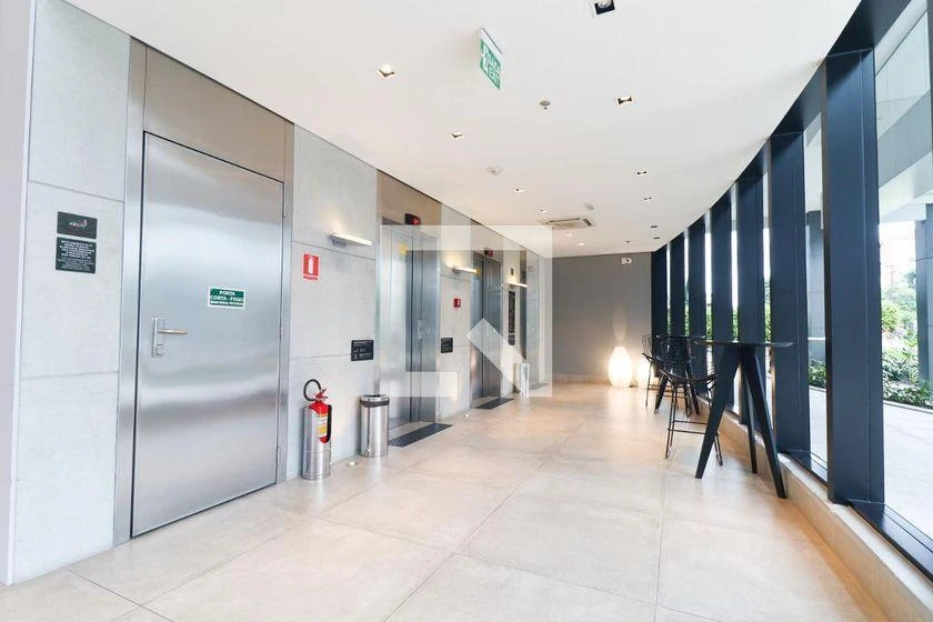 Furnished 1-bedroom apartment with open-plan kitchen — photo 24