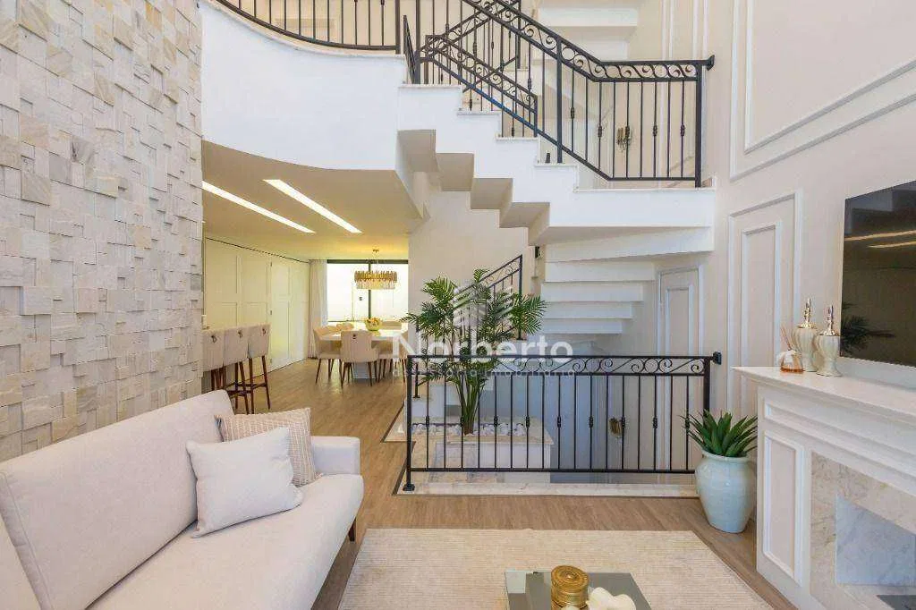 3-bedroom house with a bathtub in Curitiba