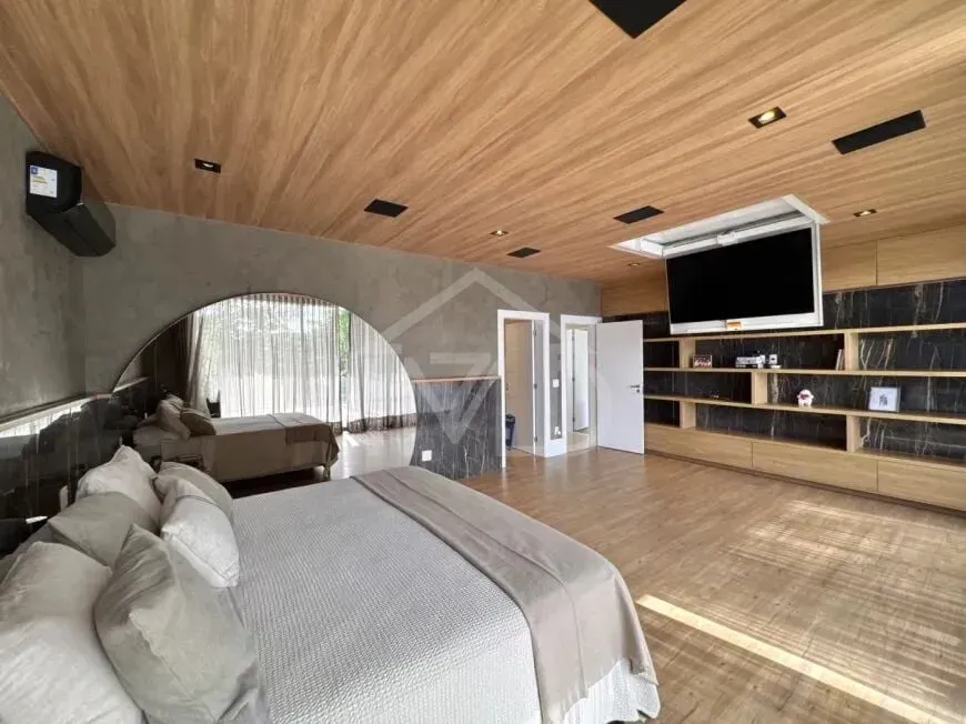 Джакузі та 4 спальні: будинок 800 м² — photo 29