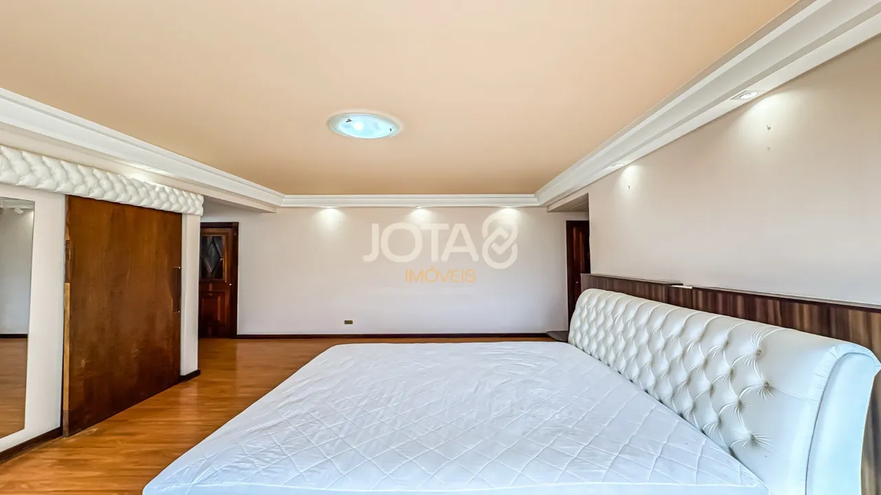 532 m² house with a built-in balcony grill — photo 14