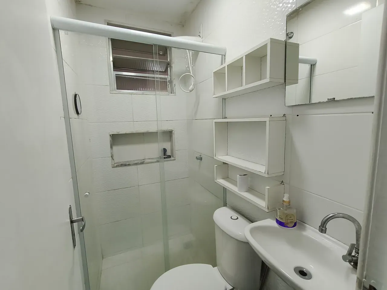 Furnished 2-bedroom apartment with open-plan kitchen — photo 19