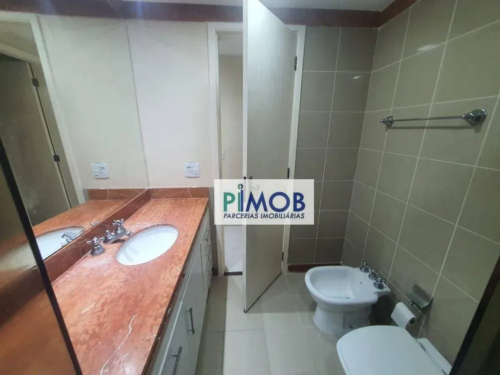 4-bedroom 260 m² apartment with 2 en-suite bathrooms — photo 47
