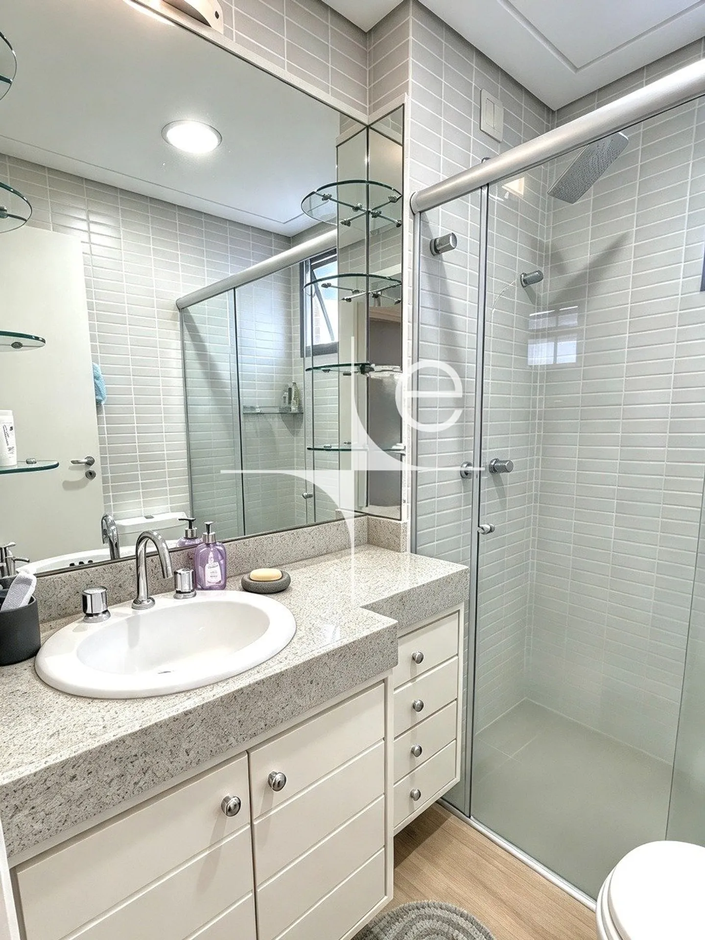 2-bedroom apartment in a building with a sauna — photo 20