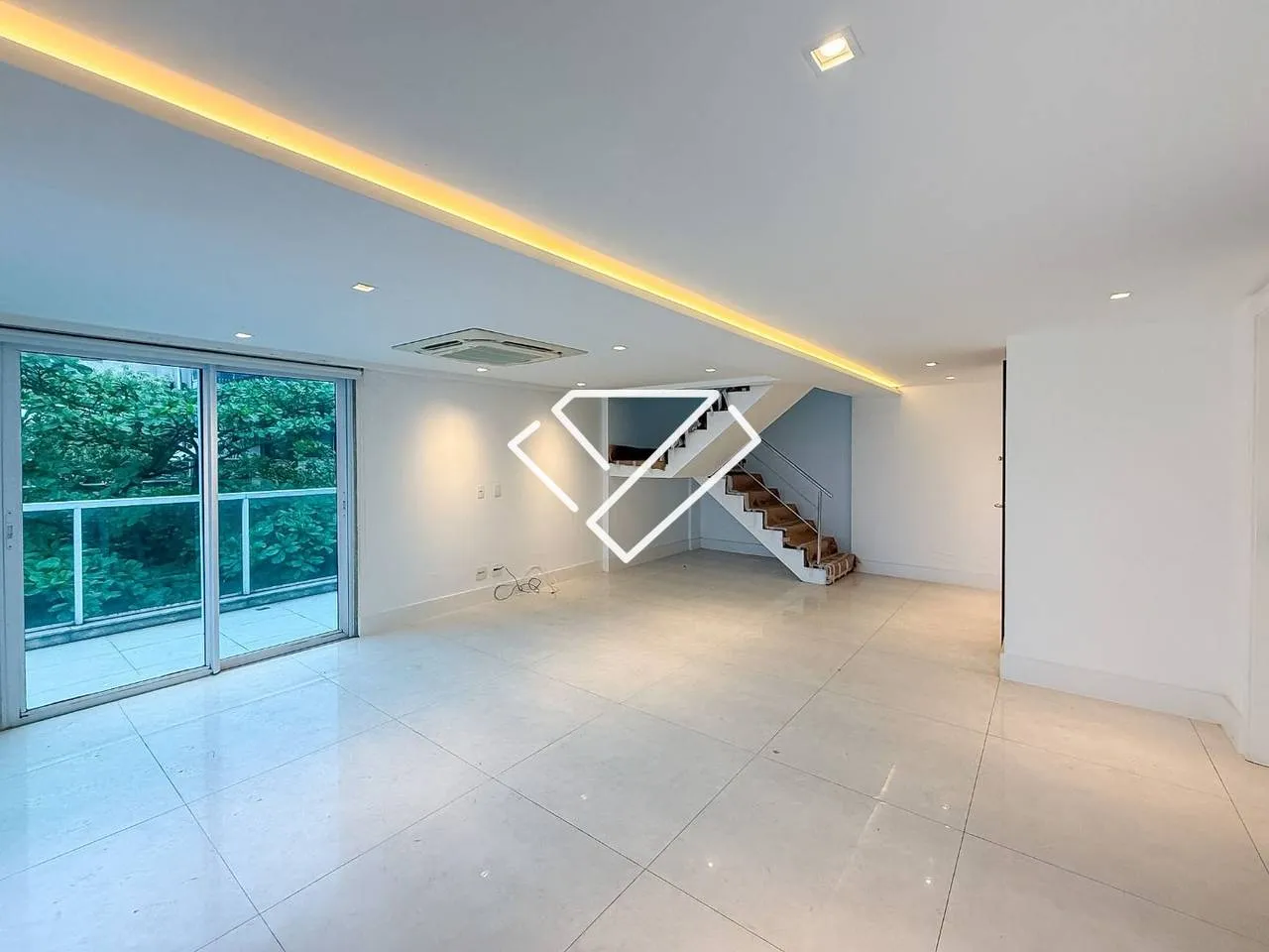 Water view in a 3-bedroom apartment, 660 m² — photo 2